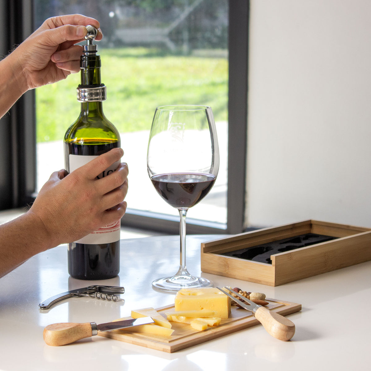 Set de vino y Tabla para quesos "WINCHESTER"